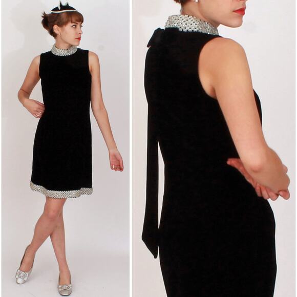 Vintage 1960s Sleeveless Black Velvet Mod Shift Dress w Silver Trim Back Bow | S - Picture 1 of 5